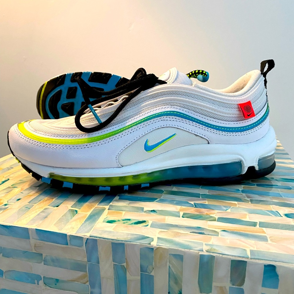 Nike. Shoes. White. Size-us 7.5